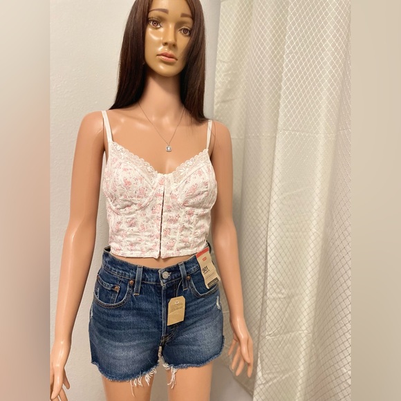 (SOLD) Levi’s 501 Jean shorts Size 26 - Picture 2 of 5